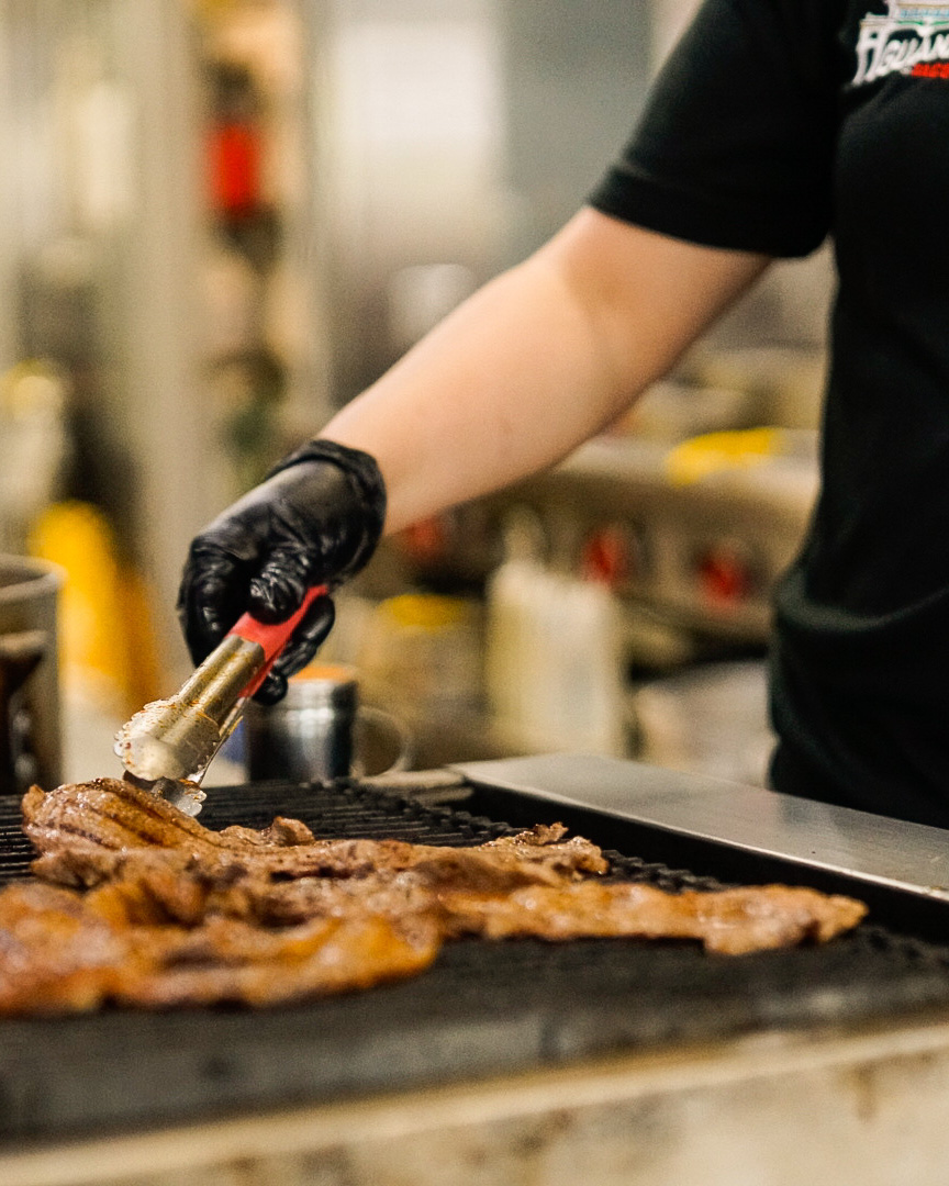 guanatos employee cookin up some steak